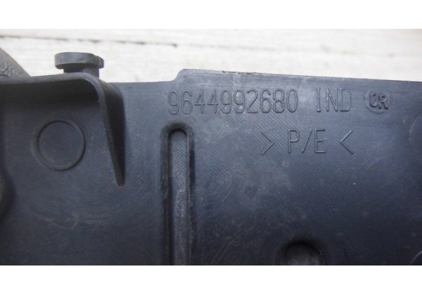 Дефлектор радіатора правий Peugeot Partner, Citroen Berlingo, 1308AF, 9644992680